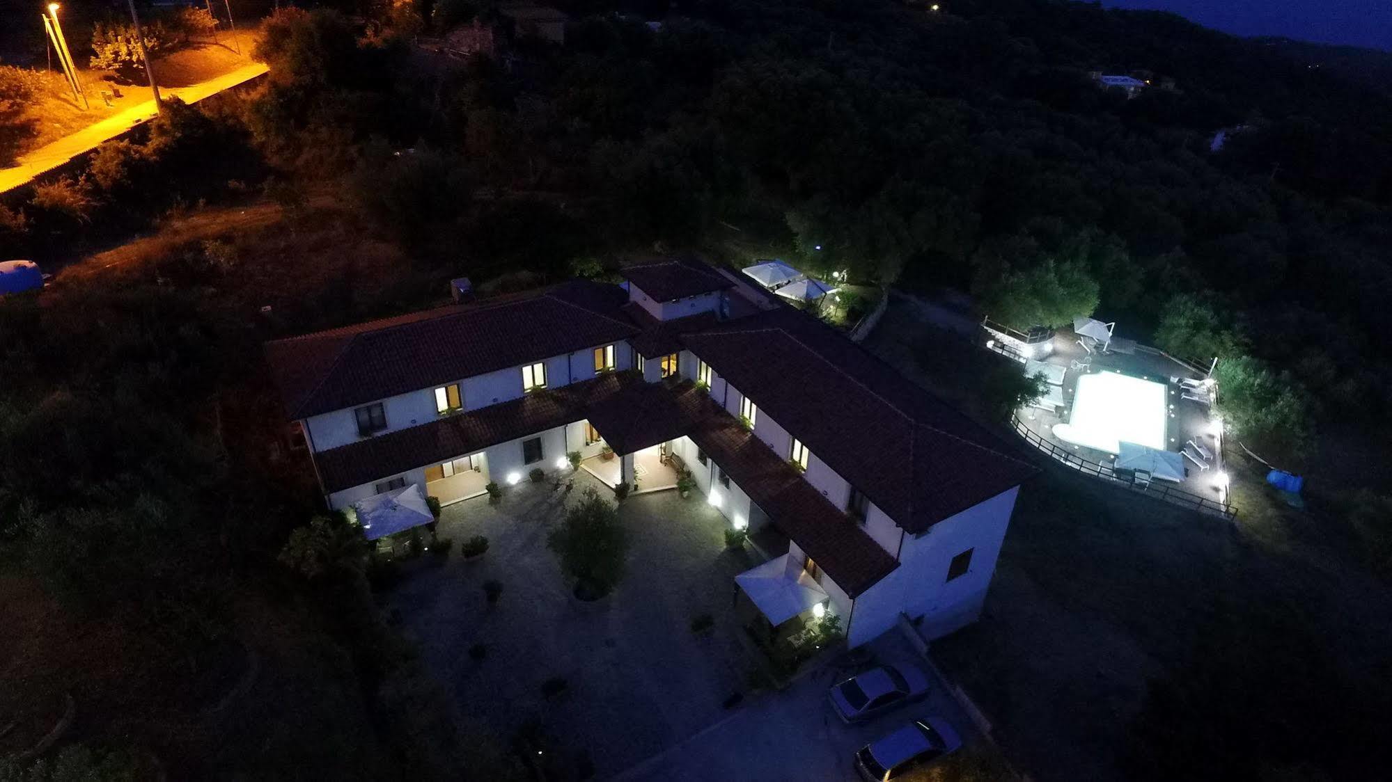 Tenuta Terre Di Bosco Oasi Di Relax Nel Cilento San Giovanni a Piro Ngoại thất bức ảnh